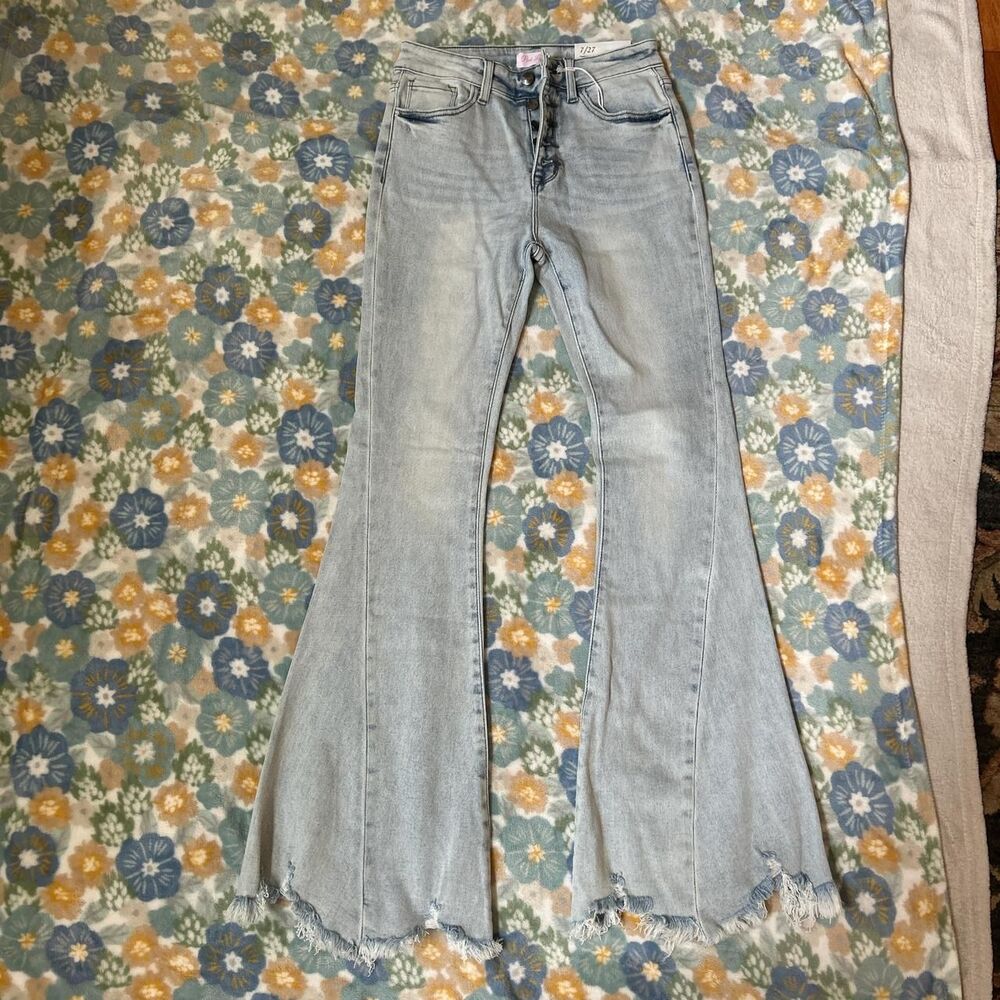 Pink Lily Light blue high-waisted flare jeans with frayed bottoms 7/27 nwt